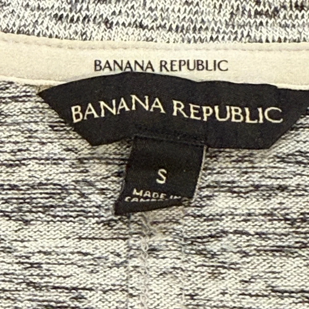 Banana Republic V-neck Black White Marled Lightweight Womens Sweater Small